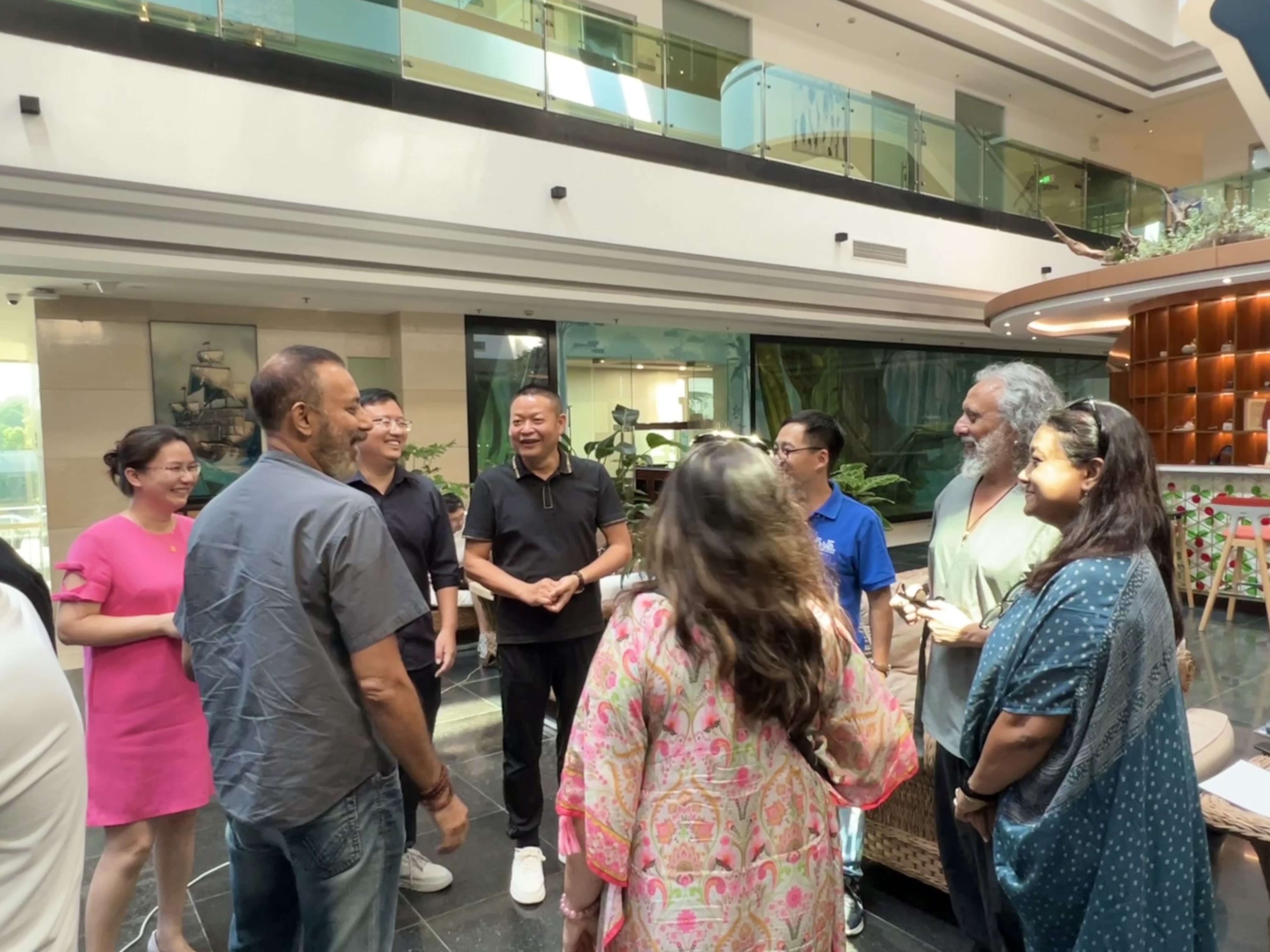 Arya到访智友艺创园(图2)