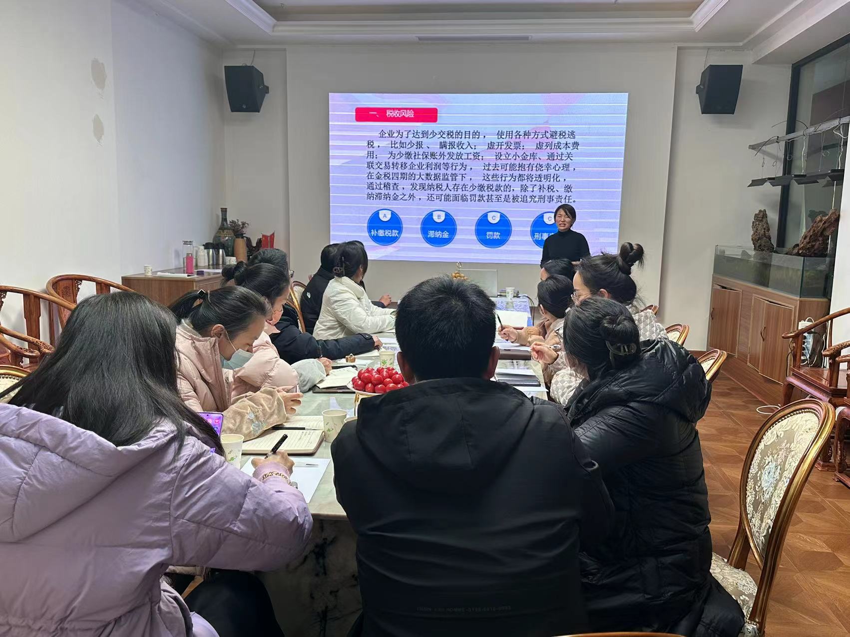 智友艺创园成功举办“2024新政新策、稳中求进”专题讲座(图4)