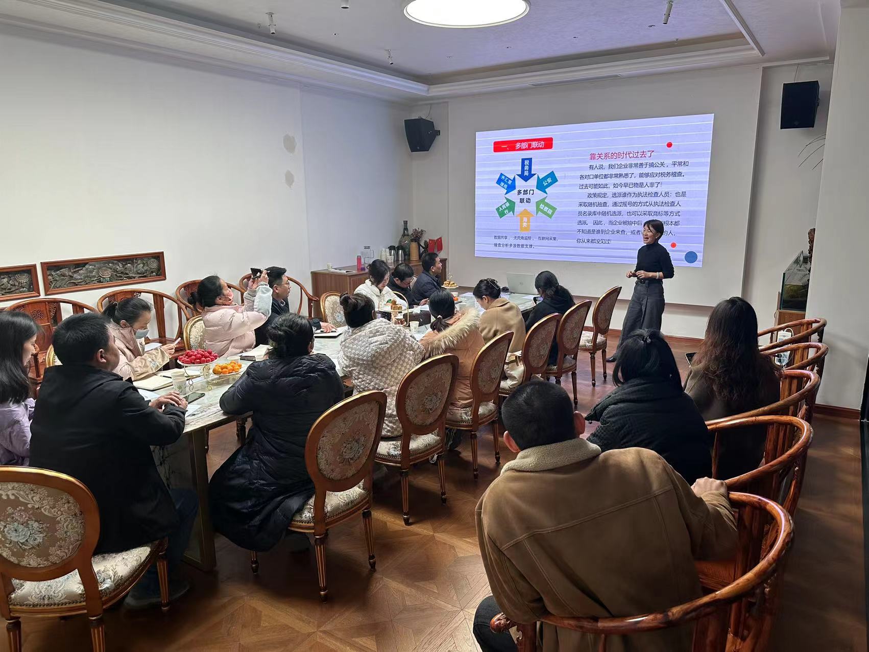智友艺创园成功举办“2024新政新策、稳中求进”专题讲座(图5)