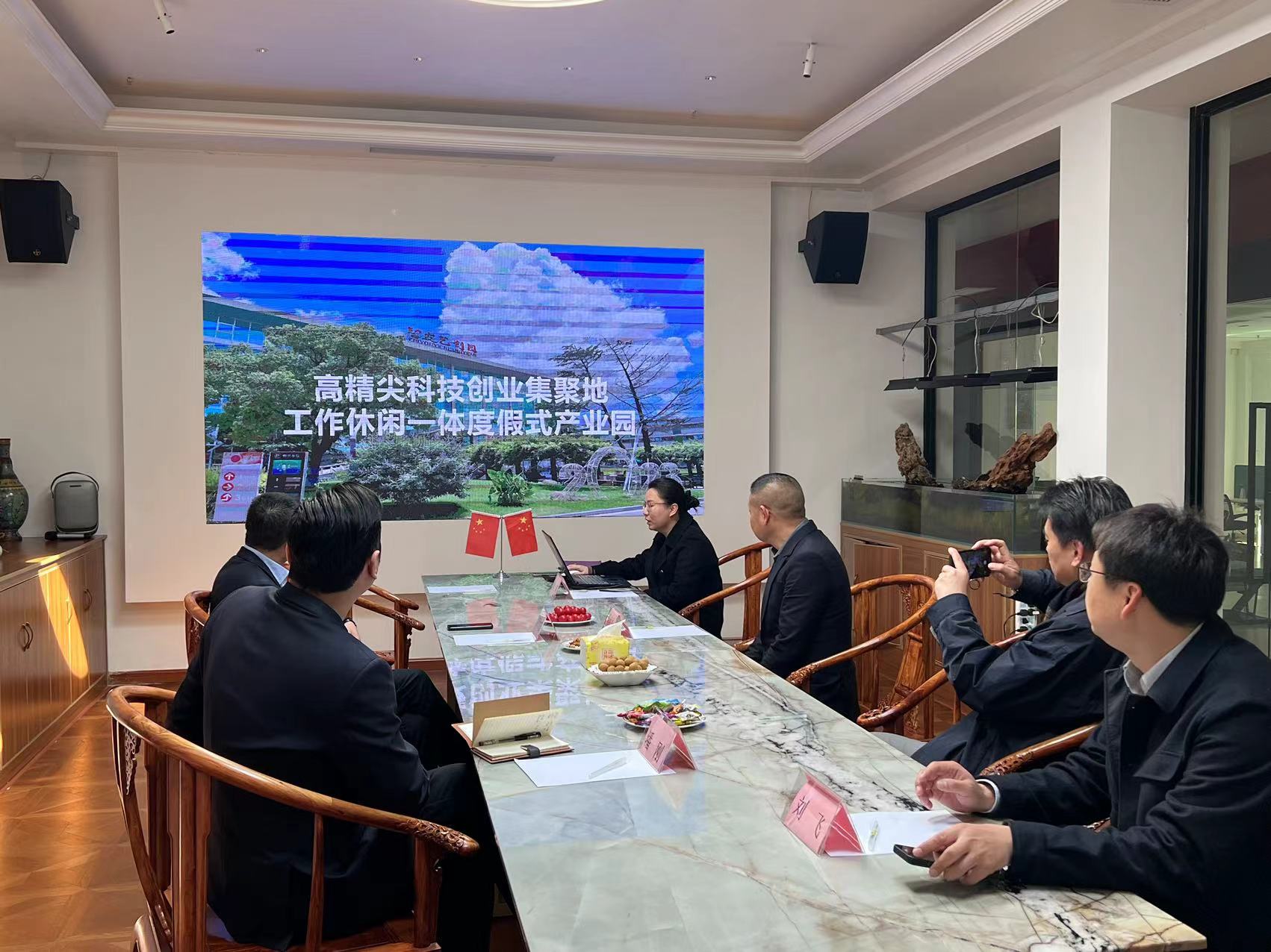 新城集团领导莅临智友艺创园参观交流(图2)